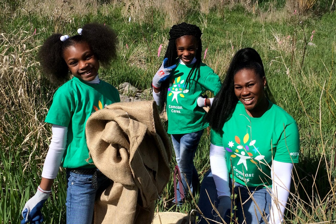 photo of Comcast Cares volunteers at a work party